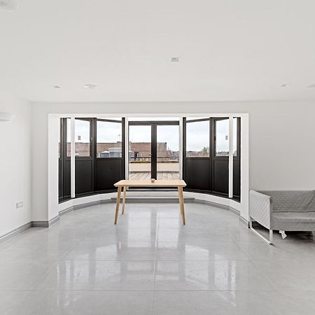 Long Letting - Luxurious 3 Bedroom Penthouse In City Centre - Parking Included! Τσέλμσφορντ Εξωτερικό φωτογραφία