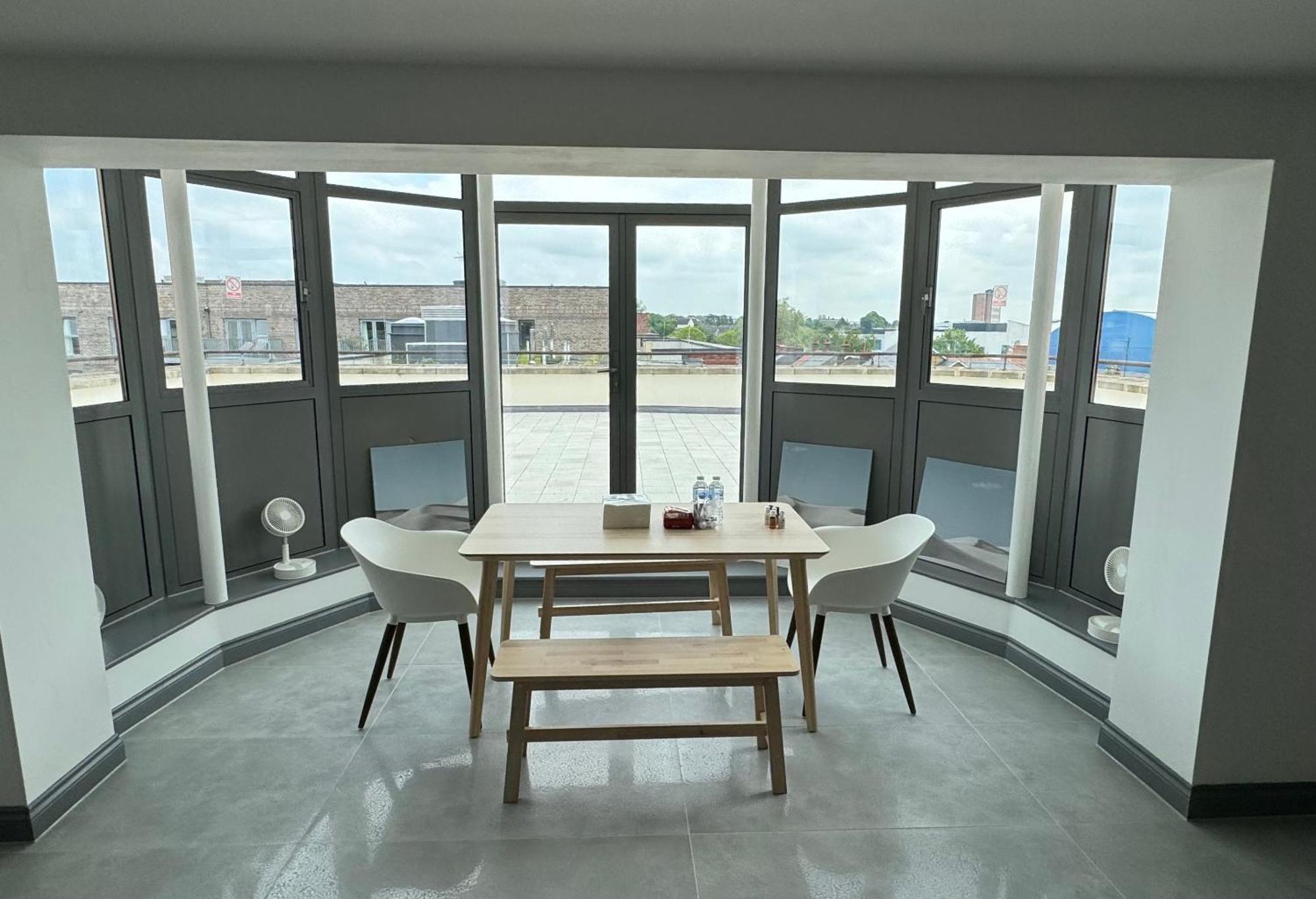 Long Letting - Luxurious 3 Bedroom Penthouse In City Centre - Parking Included! Τσέλμσφορντ Εξωτερικό φωτογραφία