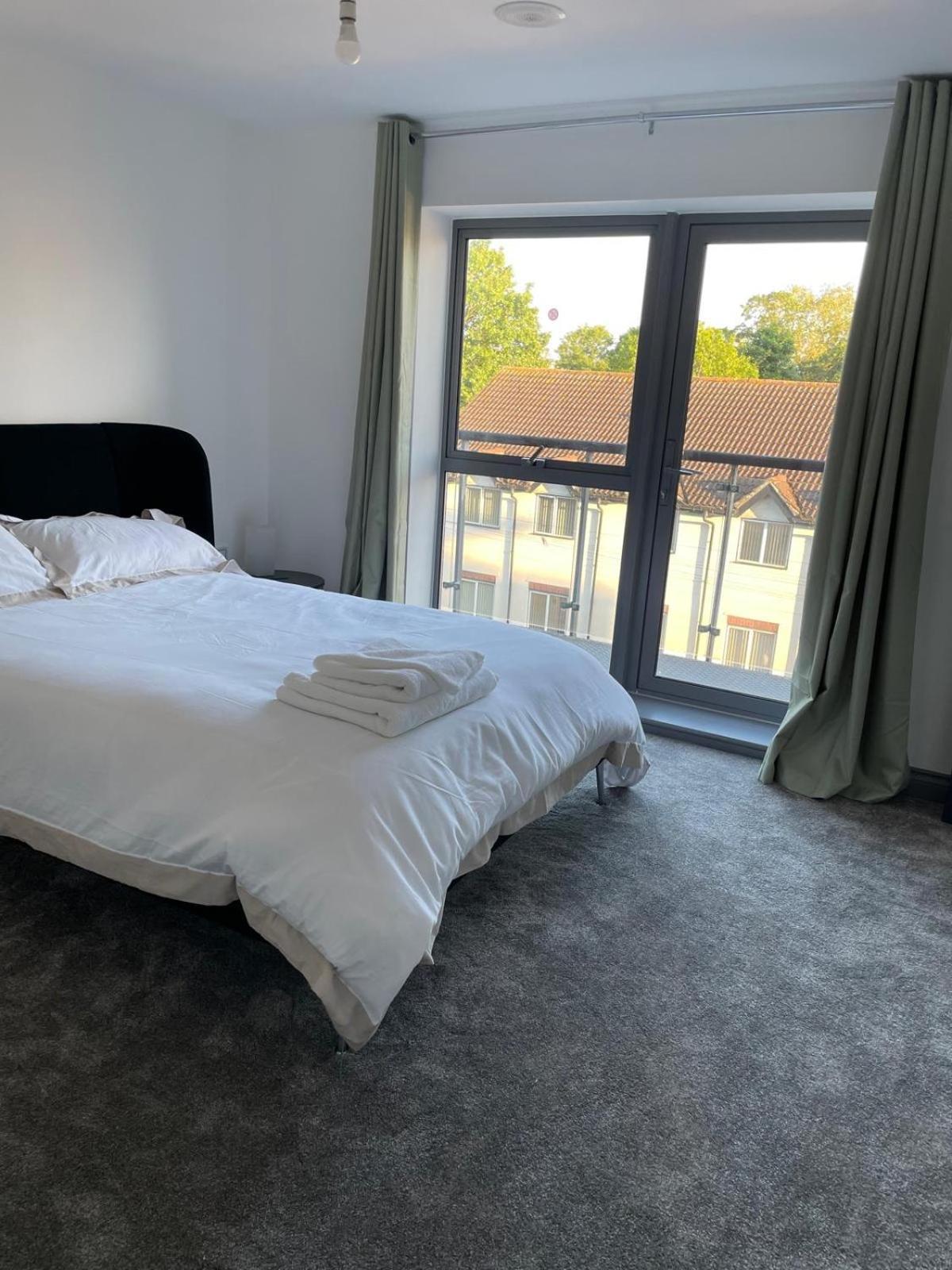Long Letting - Luxurious 3 Bedroom Penthouse In City Centre - Parking Included! Τσέλμσφορντ Εξωτερικό φωτογραφία