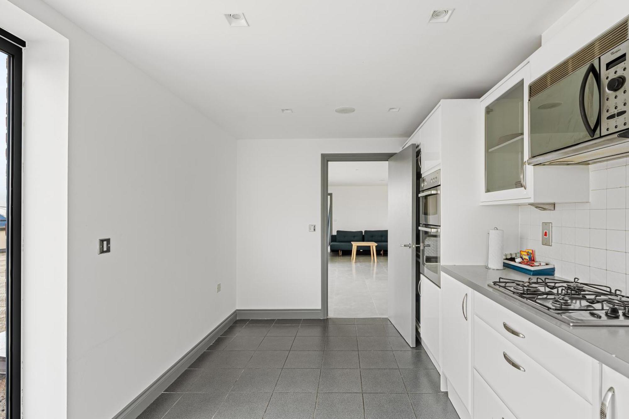 Long Letting - Luxurious 3 Bedroom Penthouse In City Centre - Parking Included! Τσέλμσφορντ Εξωτερικό φωτογραφία