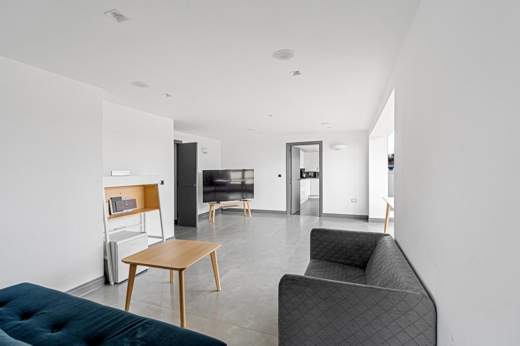 Long Letting - Luxurious 3 Bedroom Penthouse In City Centre - Parking Included! Τσέλμσφορντ Εξωτερικό φωτογραφία