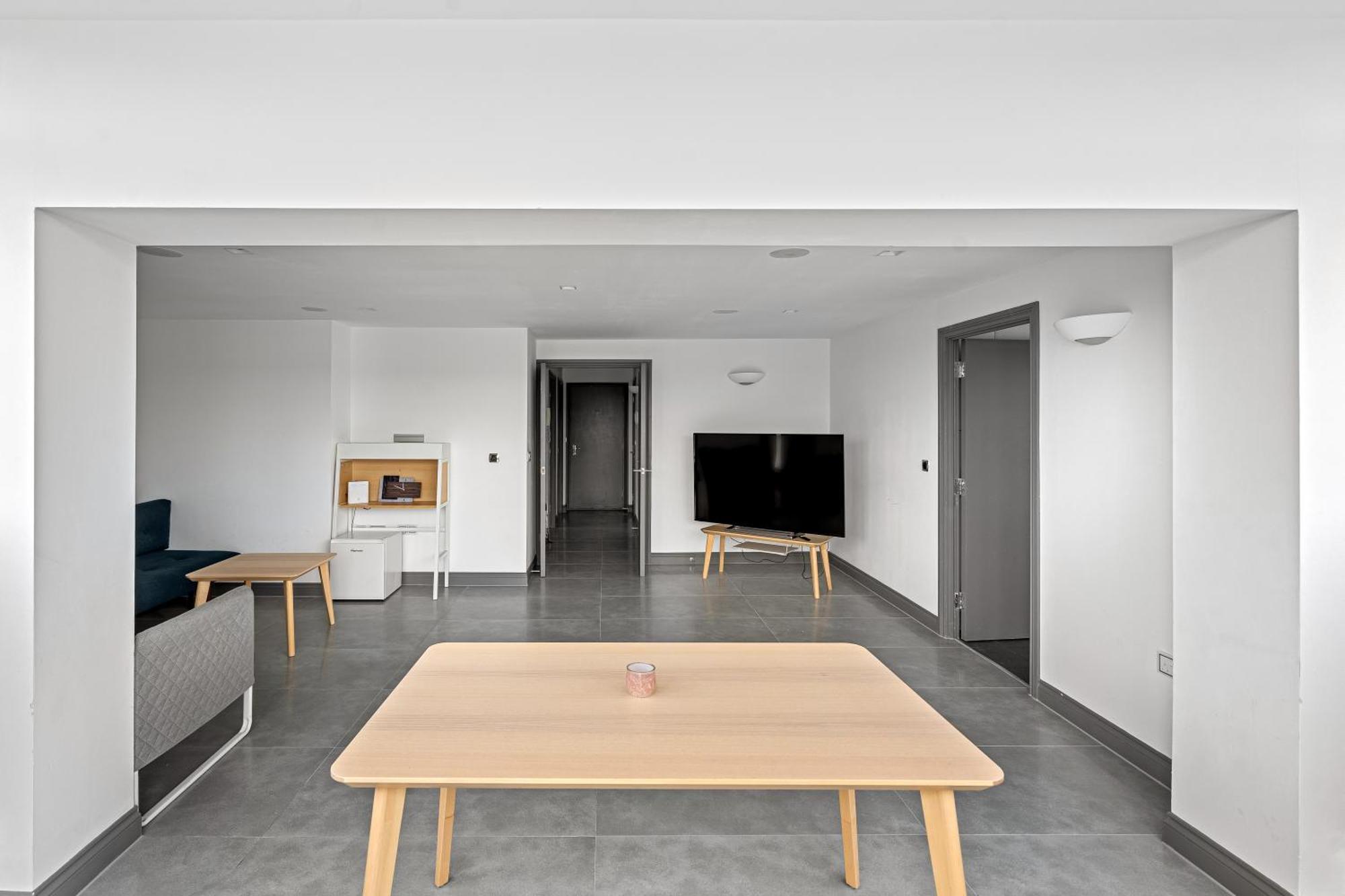 Long Letting - Luxurious 3 Bedroom Penthouse In City Centre - Parking Included! Τσέλμσφορντ Εξωτερικό φωτογραφία