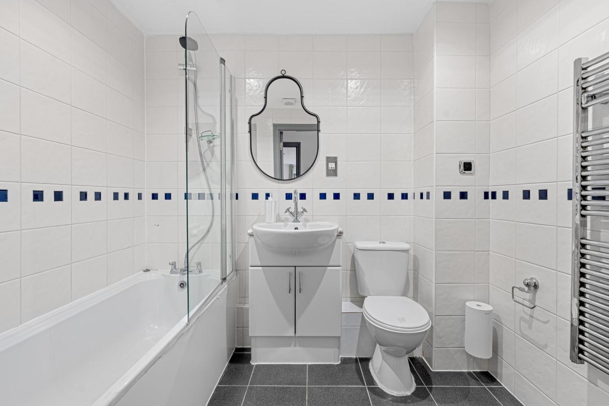 Long Letting - Luxurious 3 Bedroom Penthouse In City Centre - Parking Included! Τσέλμσφορντ Εξωτερικό φωτογραφία
